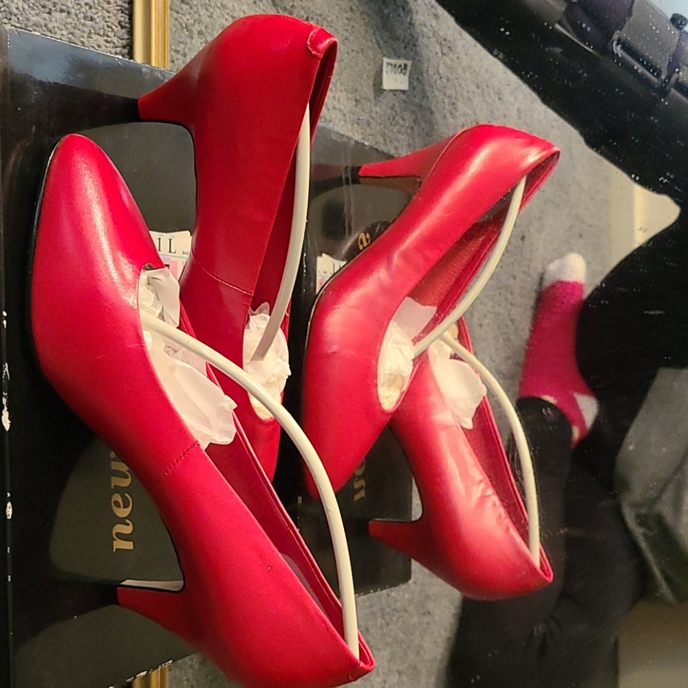 Red pumps